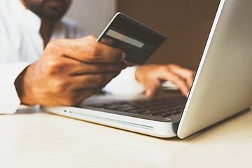 Verbraucher geben nach gewerblicher Suche über Gelbe Seiten deutlich mehr aus als nach Google-Suche